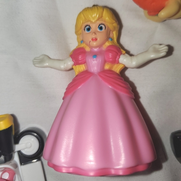 :Mixed lot of 12 McDONALDS Mario Brothers Nintendo HAPPY MEAL TOYS  READ DESCRIT - Picture 3 of 9